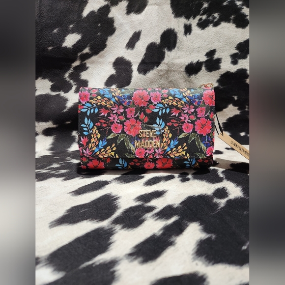 Steve Madden Floral Crossbody Purse - Picture 3 of 6